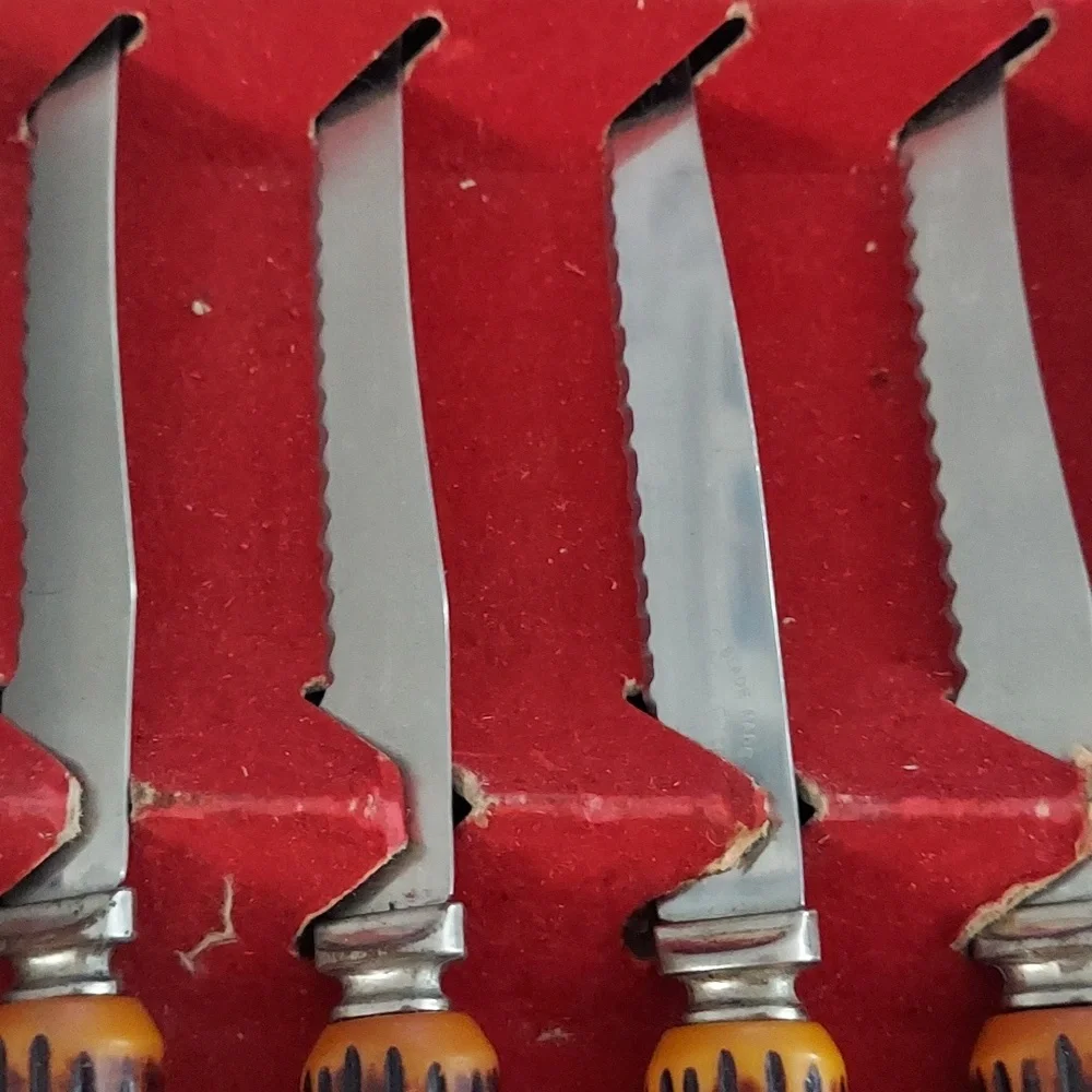 Vintage Regal Crest Sheffield Stainless steel Steak knife Set